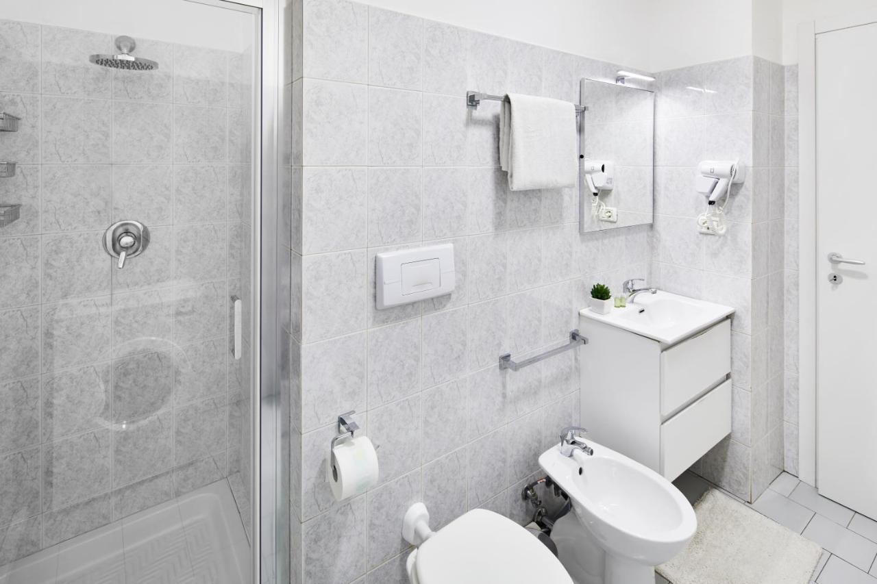 House Naviglio Quattro Apartment มิลาน ภายนอก รูปภาพ